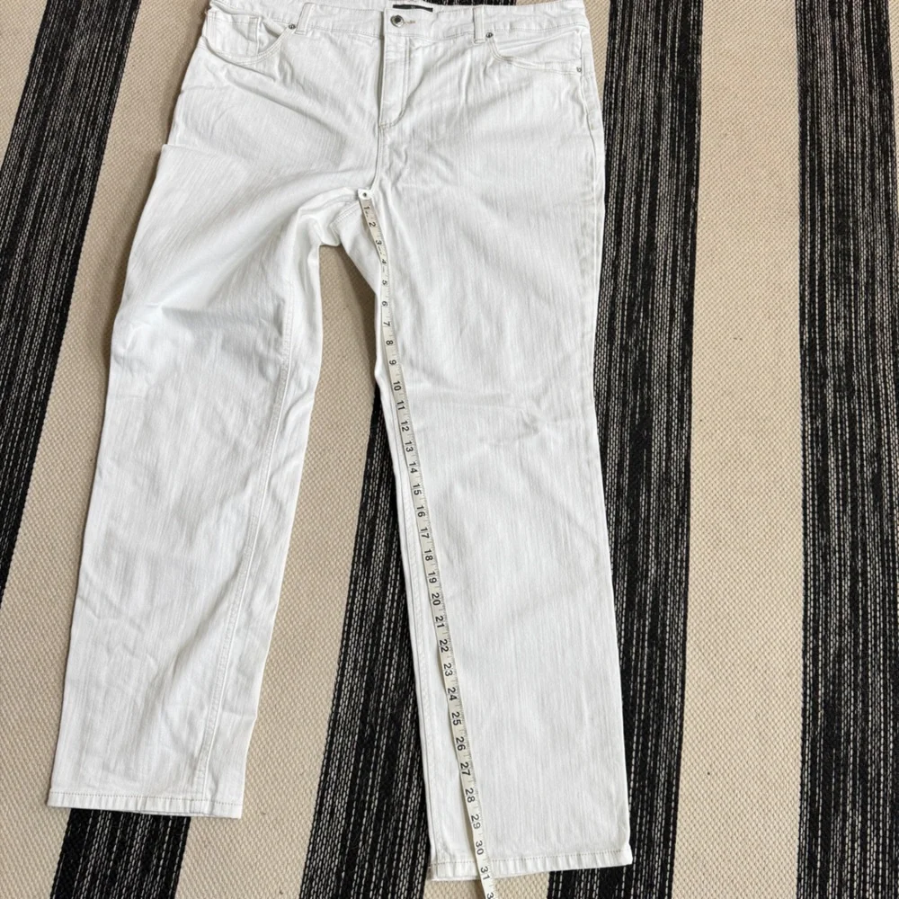 Chico's So Lifting Jean Women's Straight Leg White Stretchy Jeans Size 3 (Large)